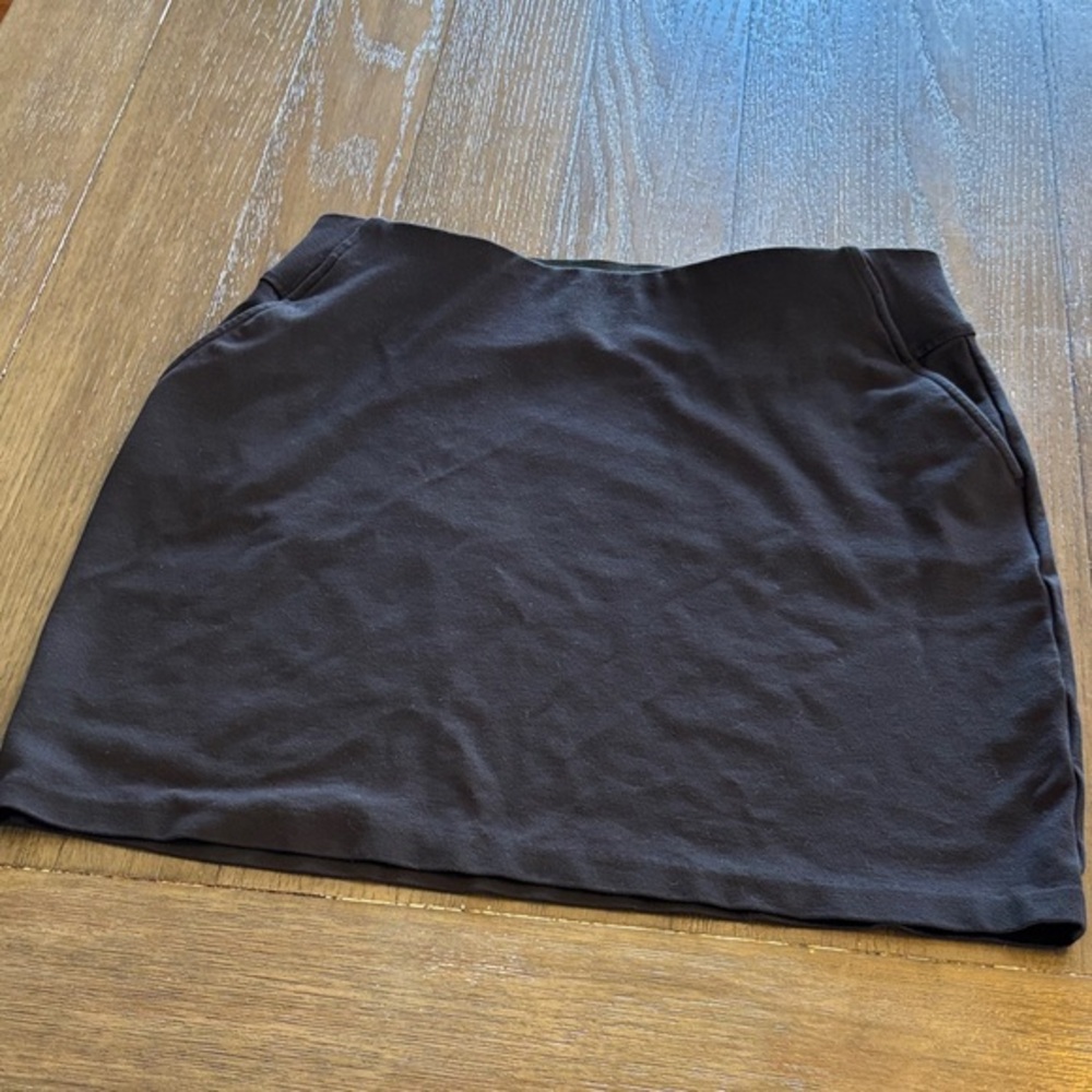 Apt. 9 Classic Black stretchy pull on  Skirt with pockets size large